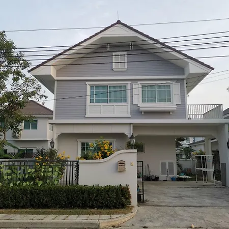 Wanaleesirisuvarnaphumihouse