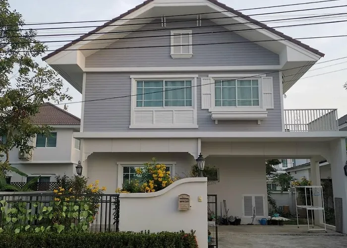 Wanaleesirisuvarnaphumihouse * Бангкок